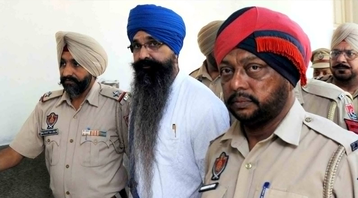 ਜੇਲ੍ਹ ਵਿਚ ਬੰਦ ਬਲਵੰਤ ਸਿੰਘ ਰਾਜੋਆਣਾ ਨੂੰ ਅੱਜ ਪਟਿਆਲਾ ਦੇ ਡੈਂਟਲ ਕਾਲਜ ਹਸਪਤਾਲ ਲੈ ਕੇ ਪਹੁੰਚੀ ਪੁਲਿਸ 1 Untitled 1 49