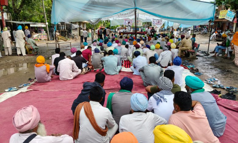 ਸ਼ਹਿਣਾ ਵਿਖੇ ਕਤਲ ਹੋਏ ਸਾਬਕਾ ਪੰਚਾਇਤ ਮੈਂਬਰ ਸੁਖਵਿੰਦਰ ਸਿੰਘ ਕਲਕੱਤਾ ਦੇ ਇਨਸਾਫ ਲਈ ਧਰਨਾ ਹੋਇਆ ਅਚਾਨਕ ਸਮਾਪਤ 1 WhatsApp Image 2025 10 10 at 2.32.54 PM