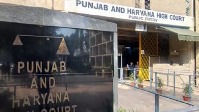 Photo of ਕਾਨੂੰਨ ਉਨ੍ਹਾਂ ਦੀ ਮਦਦ ਨਹੀਂ ਕਰਦਾ ਜੋ ਆਪਣੇ ਅਧਿਕਾਰਾਂ ਵੇਲੇ ਸੌਂ ਜਾਂਦੇ ਨੇ, 19 ਸਾਲਾਂ ਬਾਅਦ ਪਟੀਸ਼ਨ ਦੇ ਜਵਾਬ ’ਚ ਹਾਈ ਕੋਰਟ ਦੀ ਟਿੱਪਣੀ