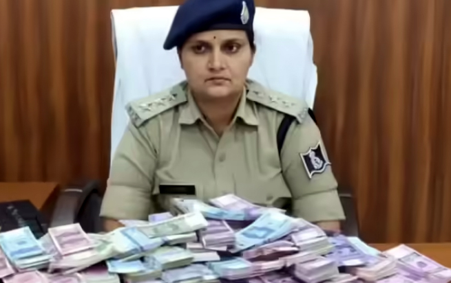 ਮੁਅੱਤਲ ਅਫਸਰ DSP ਪੂਜਾ ਪਾਂਡੇ ਸਮੇਤ ਕੁੱਲ 11 ਨੂੰ ਭੇਜਿਆ ਗਿਆ ਜੇਲ੍ਹ 1 ors 5