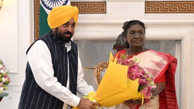 ਸ਼੍ਰੀ ਗੁਰੂ ਤੇਗ ਬਹਾਦਰ ਜੀ ਦੇ ਸ਼ਹੀਦੀ ਪੁਰਬ ਸਬੰਧੀ  ਰਾਸ਼ਟਰਪਤੀ ਦ੍ਰੌਪਦੀ ਮੁਰਮੂ ਨੂੰ ਸੱਦਾ ਦੇਣ ਪਹੁੰਚੇ ਮੁੱਖ ਮੰਤਰੀ ਭਗਵੰਤ ਮਾਨ 3 Photo of ਸ਼੍ਰੀ ਗੁਰੂ ਤੇਗ ਬਹਾਦਰ ਜੀ ਦੇ ਸ਼ਹੀਦੀ ਪੁਰਬ ਸਬੰਧੀ  ਰਾਸ਼ਟਰਪਤੀ ਦ੍ਰੌਪਦੀ ਮੁਰਮੂ ਨੂੰ ਸੱਦਾ ਦੇਣ ਪਹੁੰਚੇ ਮੁੱਖ ਮੰਤਰੀ ਭਗਵੰਤ ਮਾਨ