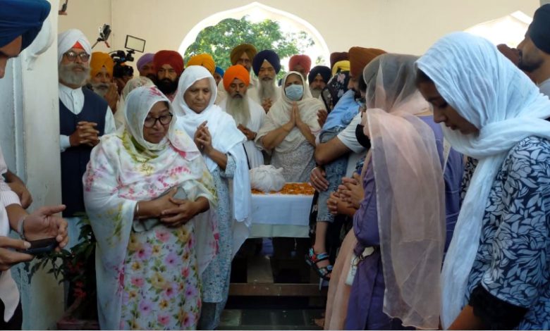ਪਤਾਲਪੁਰੀ ਵਿਖੇ ਜਵੰਦਾ ਦੀਆਂ ਅਸਥੀਆਂ ਨੂੰ ਕੀਤਾ ਗਿਆ ਜਲ ਪ੍ਰਵਾਹ 1 sa 4