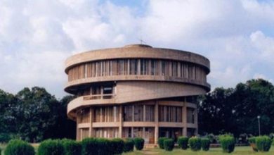 Photo of ਵਿਦਿਆਰਥੀਆਂ ਦੇ ਦਬਾਅ ਅੱਗੇ ਝੁਕਿਆ ਕੇਂਦਰ, ਪੰਜਾਬ ਯੂਨੀਵਰਸਿਟੀ ਦੇ ਸੈਨੇਟ-ਸਿੰਡੀਕੇਟ ਵਿੱਚ ਬਦਲਾਅ ਰੱਦ