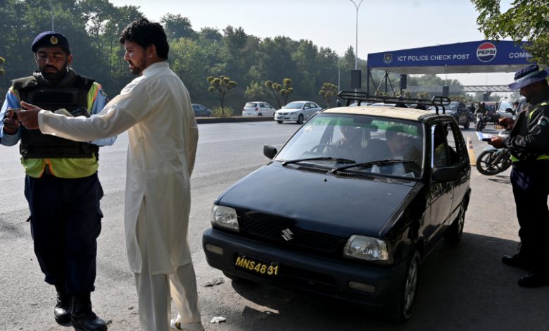 ਪਾਕਿਸਤਾਨ ਦੇ ਪੇਸ਼ਾਵਰ ਵਿੱਚ ਫੈਡਰਲ ਕਾਂਸਟੇਬੁਲਰੀ ਹੈੱਡਕੁਆਰਟਰ 'ਤੇ ਹਮਲਾ, ਮਾਰੇ ਗਏ ਆਤਮਘਾਤੀ ਹਮਲਾਵਰ 1 588377985 1377506597663104 662370123495735736 n 9