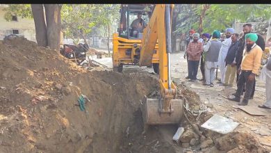 ਮਿਲ ਗਈਆਂ ਸ਼ੰਭੂ ਬਾਰਡਰ ਤੋਂ ਚੋਰੀ ਹੋਈਆਂ ਟਰਾਲੀਆਂ!, ਈਓ ਦੀ ਕੋਠੀ ਹੇਠਾਂ ਦੱਬਿਆ ਸੀ ਸਮਾਨ 4 Photo of ਮਿਲ ਗਈਆਂ ਸ਼ੰਭੂ ਬਾਰਡਰ ਤੋਂ ਚੋਰੀ ਹੋਈਆਂ ਟਰਾਲੀਆਂ!, ਈਓ ਦੀ ਕੋਠੀ ਹੇਠਾਂ ਦੱਬਿਆ ਸੀ ਸਮਾਨ