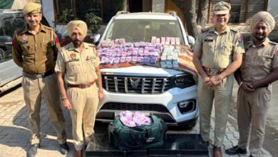 Photo of ਡੇਰਾ ਬੱਸੀ ਵਿਖੇ 9.95 ਕਰੋੜ ਰੁਪਏ ਦੇ ਜਾਅਲੀ ਅਤੇ ਬੰਦ ਕਰੰਸੀ ਨੋਟ ਕੀਤੇ ਜ਼ਬਤ