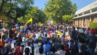 Photo of ਪੰਜਾਬ ਯੂਨੀਵਰਸਿਟੀ ਵਿੱਚ ਵੜੇ ਕਿਸਾਨ, ਸੈਨੇਟ ਦੇ ਮੁੱਦੇ ਤੇ ਵੱਡਾ ਪ੍ਰਦਰਸ਼ਨ ਜਾਰੀ