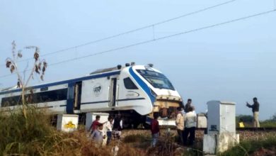 ਆਗਰਾ ਤੋਂ ਉਦੈਪੁਰ ਜਾ ਰਹੀ ਵੰਦੇ ਭਾਰਤ ਐਕਸਪ੍ਰੈਸ ਨਾਲ ਟਕਰਾਈਆਂ ਗਾਵਾਂ 6 Photo of ਆਗਰਾ ਤੋਂ ਉਦੈਪੁਰ ਜਾ ਰਹੀ ਵੰਦੇ ਭਾਰਤ ਐਕਸਪ੍ਰੈਸ ਨਾਲ ਟਕਰਾਈਆਂ ਗਾਵਾਂ