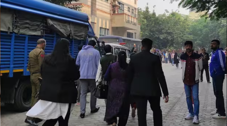 ਦਿੱਲੀ ਦੇ ਸਾਕੇਤ ਕੋਰਟ ਨੂੰ ਬੰਬ ਨਾਲ ਉਡਾਉਣ ਦੀ ਧਮਕੀ 1 Untitled 1 69