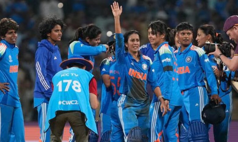 ਪਹਿਲਾਂ ਬੱਲੇਬਾਜ਼ੀ ਕਰਦੇ ਹੋਏ, ਅੱਠਵੇਂ ਓਵਰ ਵਿੱਚ ਸਿਰਫ਼ 49 ਦੌੜਾਂ ‘ਤੇ ਪੰਜ ਵਿਕਟਾਂ ਗੁਆ ਬੈਠੀ ਭਾਰਤੀ ਟੀਮ 1 Untitled 1 8