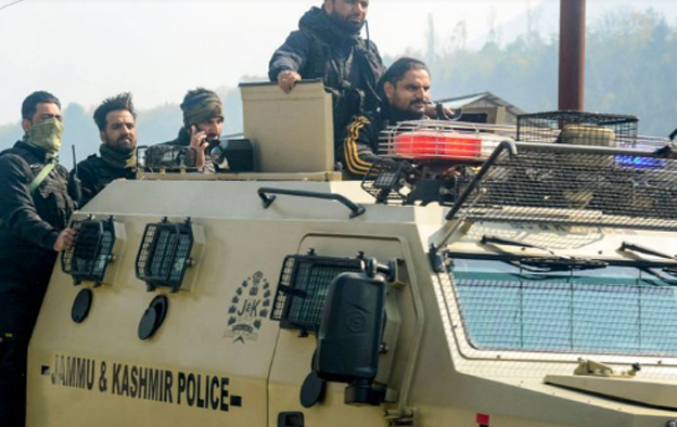 ਜੰਮੂ-ਕਸ਼ਮੀਰ: ਕਾਊਂਟਰ-ਇੰਟੈਲੀਜੈਂਸ ਕਸ਼ਮੀਰ ਵਲੋਂ ਸ੍ਰੀਨਗਰ ਸਮੇਤ ਕਸ਼ਮੀਰ ਭਰ ਦੇ 6 ਜ਼ਿਲ੍ਹਿਆਂ ਵਿਚ ਲਈ ਜਾ ਰਹੀ ਹੈ ਤਲਾਸ਼ੀ 1 Untitled 3 3