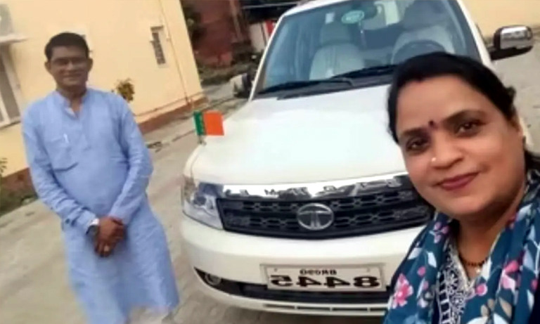 ਮਹਿਲਾ ਭਾਜਪਾ ਨੇਤਾ ਸਿਆਸਤਦਾਨਾਂ ਨੂੰ ਕਰਦੀ ਹੈ ਕੁੜੀਆਂ ਸਪਲਾਈ 1 cm 3