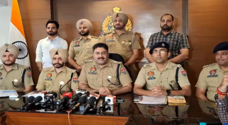 ਅਗਵਾ ਹੋਏ ਪੱਤਰਕਾਰ ਨੂੰ 12 ਘੰਟਿਆਂ 'ਚ ਸਹੀ ਸਲਾਮਤ ਛੁਡਵਾ ਕੇ ਮੋਹਾਲੀ ਪੁਲਿਸ ਵੱਲੋਂ ਦੋਸ਼ੀ ਗ੍ਰਿਫ਼ਤਾਰ 1 cm 7