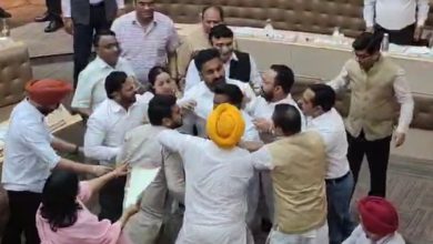 Photo of ਚੰਡੀਗੜ੍ਹ ਨਗਰ-ਨਿਗਮ ਬੈਠਕ ‘ਚ ਭਿੜੇ ਕੌਂਸਲਰ