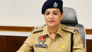 Photo of TarnTaran ਦੇ SSP ਡਾ. ਰਵਜੋਤ ਕੌਰ ਗਰੇਵਾਲ ’ਤੇ ਡਿੱਗੀ ਗਾਜ; ਅਕਾਲੀ ਦਲ ਦੀ ਸ਼ਿਕਾਇਤ ਮਗਰੋਂ ਚੋਣ ਕਮਿਸ਼ਨ ਨੇ ਕੀਤਾ ਸਸਪੈਂਡ