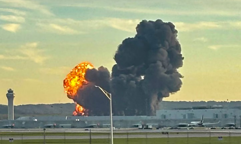 ਅਮਰੀਕਾ ਦੇ ਕੈਂਟਕੀ 'ਚ ਕਾਰਗੋ UPS 2976 ਜਹਾਜ਼ ਡਿੱਗਿਆ 2 upsps