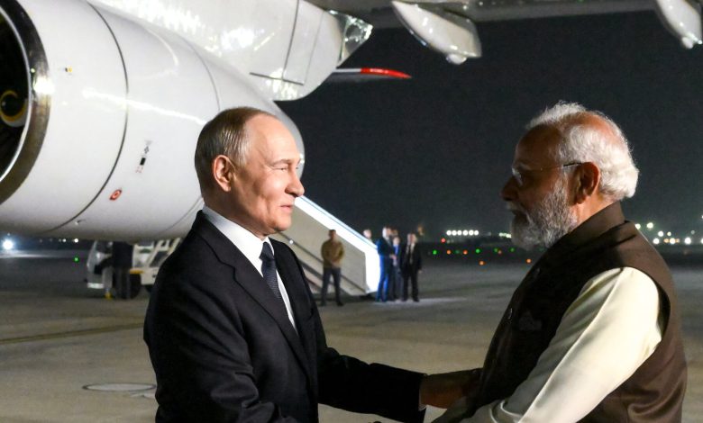 04INT INDIA PUTIN qmvl mediumSquareAt3X