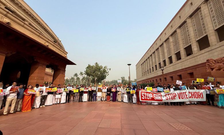 ਸੰਸਦ ਵਿੱਚ ਲਗਾਤਾਰ ਦੂਜੇ ਦਿਨ ਵੀ SIR ਵਿਰੁੱਧ ਵਿਰੋਧੀ ਧਿਰ ਦਾ ਵਿਰੋਧ ਜਾਰੀ 1 592185928 1444785560340848 6045889328663414893 n