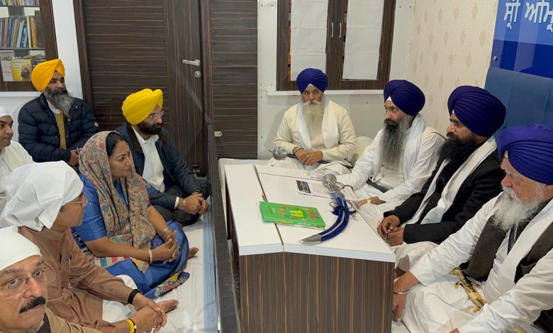 ਜਥੇਦਾਰ ਗੜਗੱਜ ਨੇ ਦਿੱਲੀ ਦੀ ਮੁੱਖ ਮੰਤਰੀ ਕੋਲ ਬੰਦੀ ਸਿੰਘ ਭਾਈ ਦੇਵਿੰਦਰਪਾਲ ਸਿੰਘ ਭੁੱਲਰ ਦੀ ਰਿਹਾਈ ਦਾ ਉਠਾਇਆ ਮਾਮਲਾ 1 595431639 122204914826306748 7672638175052917207 n