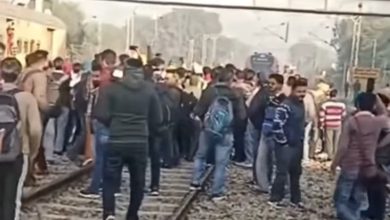 ਬਠਿੰਡਾ ਦੇ ਗੋਨਿਆਣਾ ਰੇਲਵੇ ਸਟੇਸ਼ਨ ਤੇ ਯਾਤਰੀਆਂ ਨੇ ਬੰਦੇ ਭਾਰਤ ਟ੍ਰੇਨ ਨੂੰ ਰੋਕਿਆ 3 Photo of ਬਠਿੰਡਾ ਦੇ ਗੋਨਿਆਣਾ ਰੇਲਵੇ ਸਟੇਸ਼ਨ ਤੇ ਯਾਤਰੀਆਂ ਨੇ ਬੰਦੇ ਭਾਰਤ ਟ੍ਰੇਨ ਨੂੰ ਰੋਕਿਆ