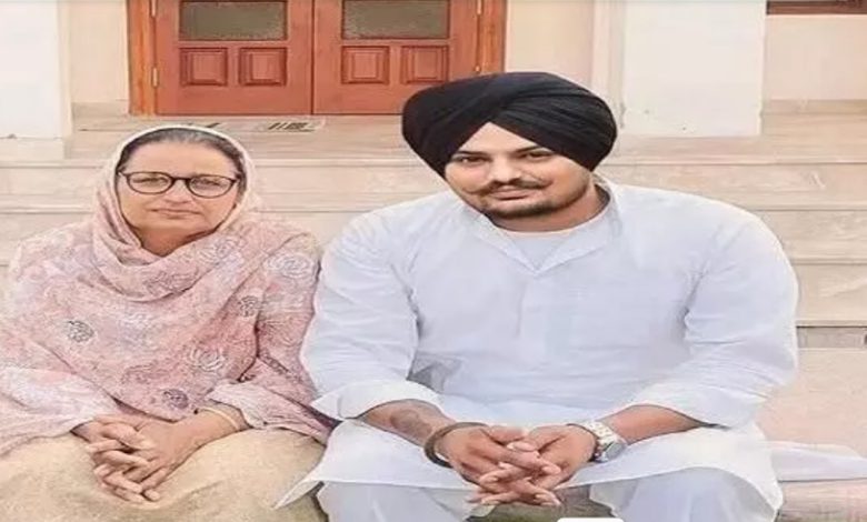 ਇਸਾਈ ਭਾਈਚਾਰੇ ਦੀ ਚਰਨ ਕੌਰ ਪੁਤਲਾ ਮਾਮਲੇ ‘ਚ ਮੁਸੇਵਾਲਾ ਪਰਿਵਾਰ ਨਾਲ ਮੁਲਾਕਾਤ, ਮੰਗੀ ਮਾਫ਼ੀ 1 599588139 1394908122589618 1307943252595287346 n 2