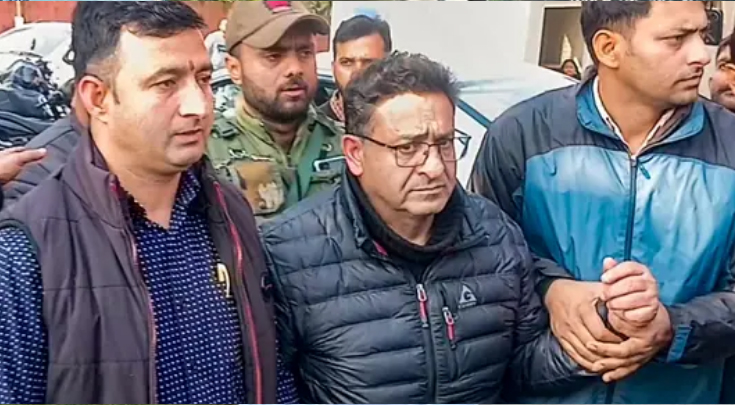 1989 ਵਿੱਚ ਤਤਕਾਲੀ ਗ੍ਰਹਿ ਮੰਤਰੀ ਮੁਫਤੀ ਮੁਹੰਮਦ ਸਈਦ ਦੀ ਧੀ ਦੇ ਅਗਵਾ ਦੋਸ਼ 'ਚ ਗ੍ਰਿਫ਼ਤਾਰ ਸ਼ਾਂਗਲੂ ਇੱਕ ਦਿਨ ਬਾਅਦ ਰਿਹਾਅ 1 D5 33