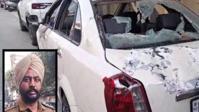 ਲੁਧਿਆਣਾ ਕੋਰਟ ਕੰਪਲੈਕਸ ਦੇ ਬਾਹਰ ਭਿੜੇ ਦੋ ਗੁੱਟ, ਇੱਕ ਦੂਜੇ ‘ਤੇ ਤੇਜ਼ਧਾਰ ਹਥਿਆਰਾਂ ਨਾਲ ਹਮਲਾ, ਵਾਹਨਾਂ ਦੀ ਕੀਤੀ ਭੰਨਤੋੜ 6 Photo of ਲੁਧਿਆਣਾ ਕੋਰਟ ਕੰਪਲੈਕਸ ਦੇ ਬਾਹਰ ਭਿੜੇ ਦੋ ਗੁੱਟ, ਇੱਕ ਦੂਜੇ ‘ਤੇ ਤੇਜ਼ਧਾਰ ਹਥਿਆਰਾਂ ਨਾਲ ਹਮਲਾ, ਵਾਹਨਾਂ ਦੀ ਕੀਤੀ ਭੰਨਤੋੜ