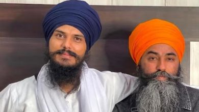 MP ਅੰਮ੍ਰਿਤਪਾਲ ਸਿੰਘ ਦੇ ਨਜ਼ਦੀਕੀ ਸਾਥੀਆਂ, ਪੱਪਲਪ੍ਰੀਤ ਸਿੰਘ ਅਤੇ ਕੁਲਵੰਤ ਸਿੰਘ ਰਾਓਕੇ ਨੂੰ ਅਜਨਾਲਾ ਅਦਾਲਤ 'ਚ ਕੀਤਾ ਗਿਆ ਪੇਸ਼ 2 Photo of MP ਅੰਮ੍ਰਿਤਪਾਲ ਸਿੰਘ ਦੇ ਨਜ਼ਦੀਕੀ ਸਾਥੀਆਂ, ਪੱਪਲਪ੍ਰੀਤ ਸਿੰਘ ਅਤੇ ਕੁਲਵੰਤ ਸਿੰਘ ਰਾਓਕੇ ਨੂੰ ਅਜਨਾਲਾ ਅਦਾਲਤ ‘ਚ ਕੀਤਾ ਗਿਆ ਪੇਸ਼