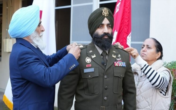 ਡਿਪਟੀ ਕਮਾਂਡਰ ਮੇਜਰ ਸਿਮਰਤਪਾਲ ਸਿਮਰ ਸਿੰਘ ਨੂੰ ਯੂਐਸ ਆਰਮੀ ਕੋਰ ਆਫ਼ ਇੰਜਨੀਅਰਜ਼ ਦੇ ਲੈਫਟੀਨੈਂਟ ਕਰਨਲ ਵਜੋਂ ਤਰੱਕੀ 1 d5 53