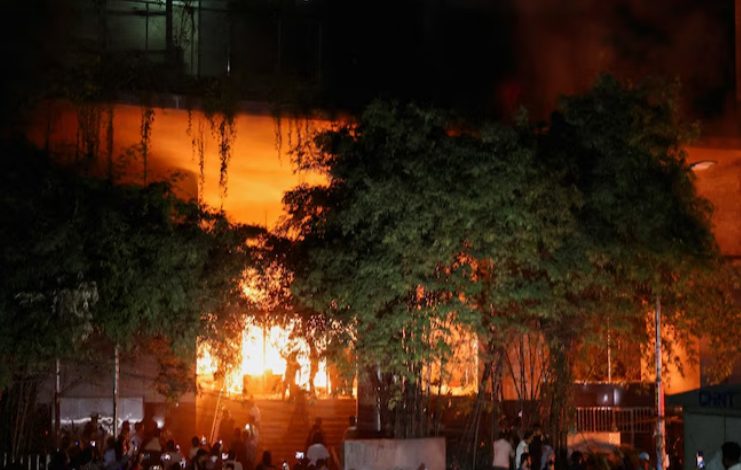 ਬੰਗਲਾਦੇਸ਼ 'ਚ ਮੁੜ ਭੜਕੀ ਹਿੰਸਾ, ਪੱਤਰਕਾਰਾਂ ਨੂੰ ਜਿਊਂਦਾ ਸਾੜਨ ਦੀ ਕੋਸ਼ਿਸ਼ 1 d5 96