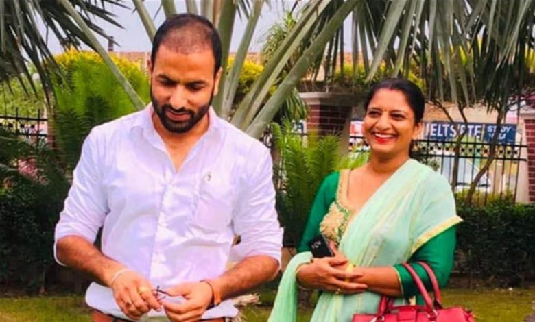 ਚੋਣ ਡਿਊਟੀ ‘ਤੇ ਜਾ ਰਹੇ ਅਧਿਆਪਕ ਜੋੜੇ ਦੀ ਸੜਕ ਹਾਦਸੇ ‘ਚ ਮੌਤ ,ਧੁੰਦ ਕਾਰਨ ਸੂਏ 'ਚ ਡਿੱਗੀ ਗੱਡੀ 1 d51 10