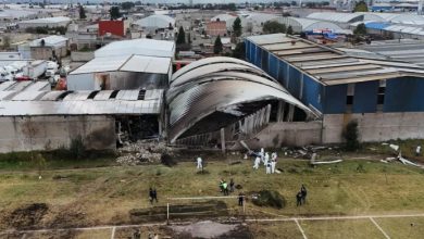 Photo of ਜਹਾਜ਼ ਹਾਦਸਾ! ਲੈਂਡਿੰਗ ਦੌਰਾਨ ਬਿਲਡਿੰਗ ਨਾਲ ਟਕਰਾਇਆ, 7 ਲੋਕਾਂ ਦੀ ਮੌਤ