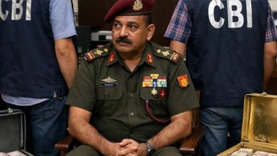 Photo of ਰੱਖਿਆ ਮੰਤਰਾਲੇ ਵਿੱਚ ਤਾਇਨਾਤ ਲੈਫਟੀਨੈਂਟ ਕਰਨਲ ਰਿਸ਼ਵਤ ਲੈਂਦੇ ਹੋਏ ਗ੍ਰਿਫ਼ਤਾਰ, CBI ਨੇ 2.36 ਕਰੋੜ ਰੁਪਏ ਕੀਤੇ ਜ਼ਬਤ