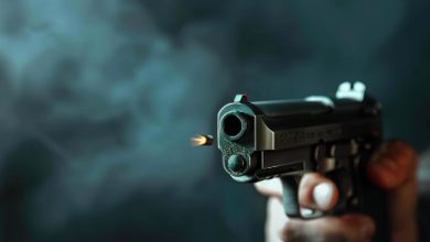 Photo of ਦੋਸਤਾਂ ਵਿਚਕਾਰ ਝਗੜੇ ਤੋਂ ਬਾਅਦ ਇੱਕ ਨੇ ਆਪਣੇ ਦੋਸਤ ਨੂੰ ਮਾਰੀਆਂ ਤਿੰਨ ਗੋਲੀਆਂ  ਅਤੇ ਫਿਰ ਆਪਣੇ ਆਪ ਨੂੰ  ਮਾਰੀ ਗੋਲੀ
