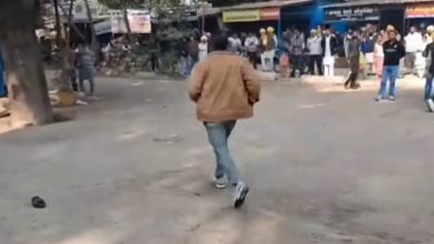 Photo of ਡੇਰਾ ਬਾਬਾ ਨਾਨਕ ਐਸਡੀਐਮ ਦਫ਼ਤਰ ਵਿੱਚ ਨਾਮਜ਼ਦਗੀ ਦਾਖਲ ਕਰਨ ਦੌਰਾਨ ਝੜਪ, ਲੱਥੀਆਂ ਪੱਗਾਂ