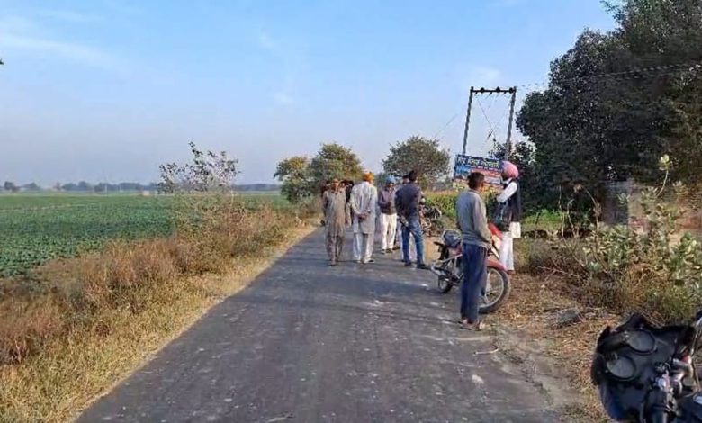 ਫਰੀਦਕੋਟ: ਨਕਲੀ ਪੁਲਿਸ ਨੇ ਕਾਰੋਬਾਰੀ ਤੋਂ ਲੁੱਟੇ 2.15 ਲੱਖ ਰੁਪਏ, ਤਲਾਸ਼ੀ ਲੈਣ ਦੇ ਬਹਾਨੇ ਰੋਕੀ ਸੀ ਕਾਰ 1 faridkot koharpur