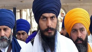 MP ਅੰਮ੍ਰਿਤਪਾਲ ਸਿੰਘ ਦੀ ਪੈਰੋਲ ਰੱਦ ਹੋਣ ਦੇ ਵਿਰੋਧ ਵਿੱਚ ਅੰਮ੍ਰਿਤਸਰ ਵਿੱਚ ਪ੍ਰਦਰਸ਼ਨ 6 Photo of MP ਅੰਮ੍ਰਿਤਪਾਲ ਸਿੰਘ ਦੀ ਪੈਰੋਲ ਰੱਦ ਹੋਣ ਦੇ ਵਿਰੋਧ ਵਿੱਚ ਅੰਮ੍ਰਿਤਸਰ ਵਿੱਚ ਪ੍ਰਦਰਸ਼ਨ