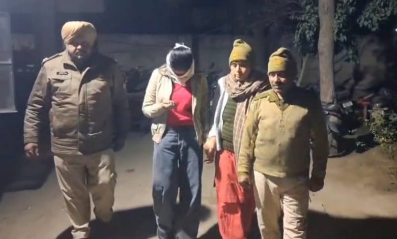 ਪੰਜਾਬੀ ਗਾਣੇ 'ਤੇ ਪਿਸਤੌਲ ਲਹਿਰਾਉਂਦੇ ਹੋਇਆਂ ਰੀਲ ਬਣਾ ਰਹੀ ਇੱਕ ਕੁੜੀ ਗ੍ਰਿਫ਼ਤਾਰ 1 611715666 898173909414210 1796778899126340811 n