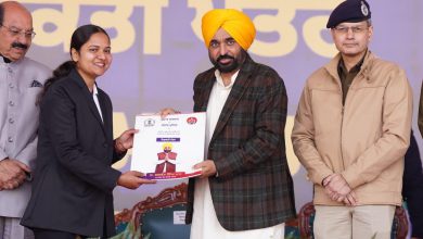 Photo of ਮੁੱਖ ਮੰਤਰੀ ਭਗਵੰਤ ਮਾਨ, ਪੁਲਿਸ ‘ਚ ਨਵ ਨਿਯੁਕਤ ਨੌਜਵਾਨਾਂ ਨੂੰ ਵੰਡੇ ਨਿਯੁਕਤੀ ਪੱਤਰ