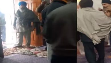 Photo of ਗੁਰੂ ਗ੍ਰੰਥ ਸਾਹਿਬ ਦੀ ਹਜ਼ੂਰੀ ਵਿੱਚ ਪੱਗਾਂ ਲੱਥੀਆਂ, ਗੁਰਦੁਆਰਾ ਸਾਹਿਬ ਅੰਦਰ ਹੋਈ ਕੁੱਟਮਾਰ