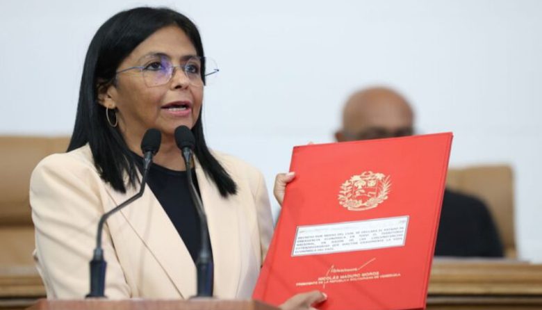 ਰਾਸ਼ਟਰਪਤੀ ਵਜੋਂ ਘੋਸ਼ਿਤ ਕੀਤਾ ਜਾਵੇਗਾ ਵੈਨੇਜ਼ੁਏਲਾ ਦੀ ਉਪ-ਰਾਸ਼ਟਰਪਤੀ ਡੈਲਸੀ ਰੋਡਰਿਗਜ਼ ਨੂੰ - ਅਮਰੀਕੀ ਪੱਤਰਕਾਰ 1 D53 14