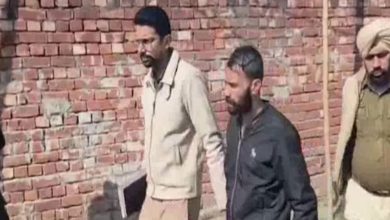 ਖੰਨਾ ‘ਚ ਪਾਦਰੀ ਵੱਲੋਂ ਲੜਕੀ ਬੰਦੀ ਬਣਾਉਣ ਦਾ ਮਾਮਲਾ, ਨਿਹੰਗ ਸਿੰਘਾਂ ਨੇ ਰਿਹਾਅ ਕਰਵਾਇਆ 6 Photo of ਖੰਨਾ ‘ਚ ਪਾਦਰੀ ਵੱਲੋਂ ਲੜਕੀ ਬੰਦੀ ਬਣਾਉਣ ਦਾ ਮਾਮਲਾ, ਨਿਹੰਗ ਸਿੰਘਾਂ ਨੇ ਰਿਹਾਅ ਕਰਵਾਇਆ