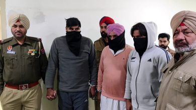 Photo of ਪ੍ਰਸਿੱਧ ਗਾਇਕ ਗੁਲਾਬ ਸਿੱਧੂ ’ਤੇ ਹਮਲੇ ਦੀ ਯੋਜਨਾ ਬਣਾ ਰਹੇ ਤਿੰਨ ਵਿਅਕਤੀ ਕਾਬੂ, ਸਾਜ਼ਿਸ਼ਘਾੜਾ ਪਿੰਡ ਕੋਟਦੁਨਾ ਦਾ ਹੈ ਮੌਜੂਦਾ ਸਰਪੰਚ