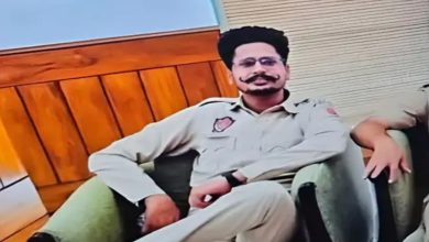 Photo of ਪਟਿਆਲਾ ਵਿੱਚ ਹੈੱਡ ਕਾਂਸਟੇਬਲ ਦਾ ਕਤਲ, ਪਰਿਵਾਰ ਦੋਸ਼ੀ ਦੀ ਗ੍ਰਿਫ਼ਤਾਰੀ ‘ਤੇ ਅੜਿਆ, ਪੋਸਟਮਾਰਟਮ ਰੋਕਿਆ ਗਿਆ
