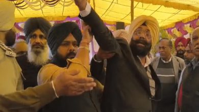 ਕੁਰਸੀ ਤੇ ਬੈਠਣ ਪਿੱਛੇ ਵਿਧਾਇਕ ਤੇ ਨਗਰ ਕੌਂਸਲ ਪ੍ਰਧਾਨ ਦੀ ਹੋਈ ਬਹਿਸ, ਪ੍ਰਧਾਨ ਕਹਿੰਦਾ ‘ਮੈਂ 30 ਲੱਖ ਦੇ ਕੇ ਲਈ ਸੀ ਨਗਰ ਕੌਂਸਲ ਦੀ ਪ੍ਰਧਾਨਗੀ” 4 Photo of ਕੁਰਸੀ ਤੇ ਬੈਠਣ ਪਿੱਛੇ ਵਿਧਾਇਕ ਤੇ ਨਗਰ ਕੌਂਸਲ ਪ੍ਰਧਾਨ ਦੀ ਹੋਈ ਬਹਿਸ, ਪ੍ਰਧਾਨ ਕਹਿੰਦਾ ‘ਮੈਂ 30 ਲੱਖ ਦੇ ਕੇ ਲਈ ਸੀ ਨਗਰ ਕੌਂਸਲ ਦੀ ਪ੍ਰਧਾਨਗੀ”