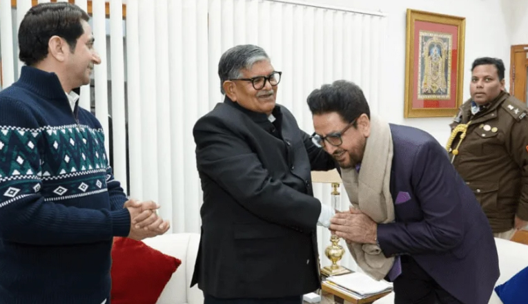 ਗਾਇਕ ਗੁਰਦਾਸ ਮਾਨ ਨੇ ਪੰਜਾਬ ਦੇ ਰਾਜਪਾਲ ਤੇ ਚੰਡੀਗੜ੍ਹ ਦੇ ਪ੍ਰਸ਼ਾਸਕ ਗੁਲਾਬ ਚੰਦ ਕਟਾਰੀਆ ਨਾਲ ਕੀਤੀ ਮੁਲਾਕਾਤ 1 d51 47