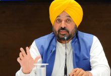 Photo of 2025 ਤੱਕ ਪੰਜਾਬ ਪ੍ਰਸ਼ਾਸਨ ‘ਚ ਵੱਡਾ ਡਿਜੀਟਲ ਬਦਲਾਅ, 1.85 ਲੱਖ ਲੋਕ ਆਪਣੇ ਘਰਾਂ ਤੋਂ ਹੀ 437 ਸੇਵਾਵਾਂ ਤੱਕ ਪਹੁੰਚ ਕਰਨਗੇ