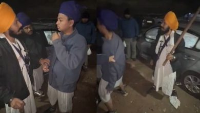 Photo of ਨਵੇਂ ਸਾਲ ਮੌਕੇ ਨਕਲੀ ਨਿਹੰਗ ਸ੍ਰੀ ਦਰਬਾਰ ਸਾਹਿਬ ਕਰ ਰਹੇ ਸੀ ਚੋਰੀਆਂ, ਅਸਲੀ ਨਿਹੰਗਾਂ ਨੇ ਕੀਤਾ ਕਾਬੂ