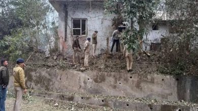 Photo of ਨਵੇਂ ਸਾਲ ‘ਤੇ ਪੁਲਸ ਸਟੇਸ਼ਨ ਨੇੜੇ ਧਮਾਕਾ, ਹਸਪਤਾਲ ਸਣੇ ਕਈ ਇਮਾਰਤਾਂ ਦੇ ਟੁੱਟੇ ਸ਼ੀਸ਼ੇ