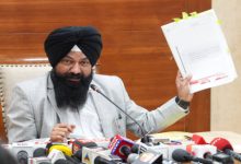 Photo of ਪੰਜਾਬ ਰਾਜ ਅਨੁਸੂਚਿਤ ਜਾਤੀਆਂ ਕਮਿਸ਼ਨ ਵੱਲੋਂ ਭੇਜੇ ਗਏ ਨੋਟਿਸ ਨੂੰ ਪ੍ਰਤਾਪ ਸਿੰਘ ਬਾਜਵਾ ਦੇ ਘਰੇਲੂ ਮੁਲਾਜ਼ਮਾਂ ਵੱਲੋਂ ਲੈਣ ਤੋਂ ਇਨਕਾਰ